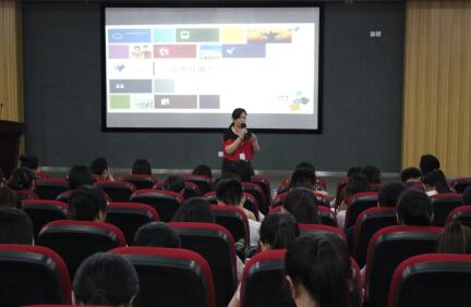 财经政法来云和数据参观