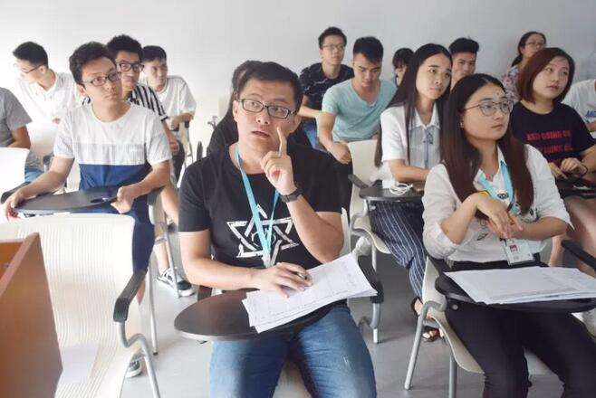 给大家介绍下,这是我学习UI设计的地方 @云和数据深圳中心