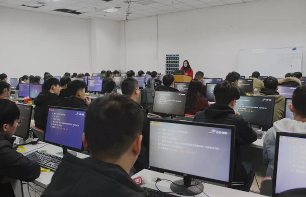 1551233553418230.jpg 配图1 云和数据HTML5培训班开班典礼.jpg