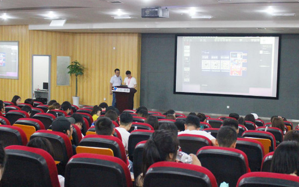 1559633662729422.jpg 配图6 郑州轻工业大学经济与管理学院师生参观云和数据.jpg