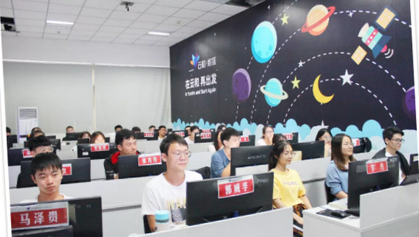 1564724265640729.jpg 配图1 云和数据UI培训班毕业典礼圆满举行.jpg