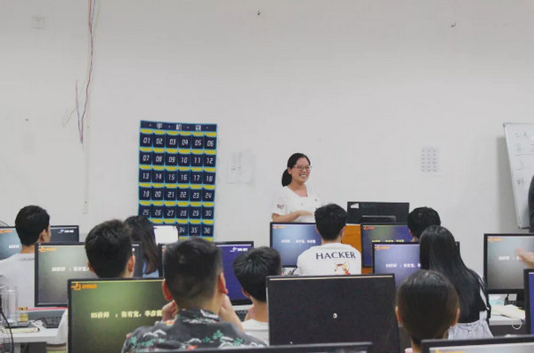 1566370199767358.jpg 配图1 云和数据H5培训、VR培训班毕业.jpg